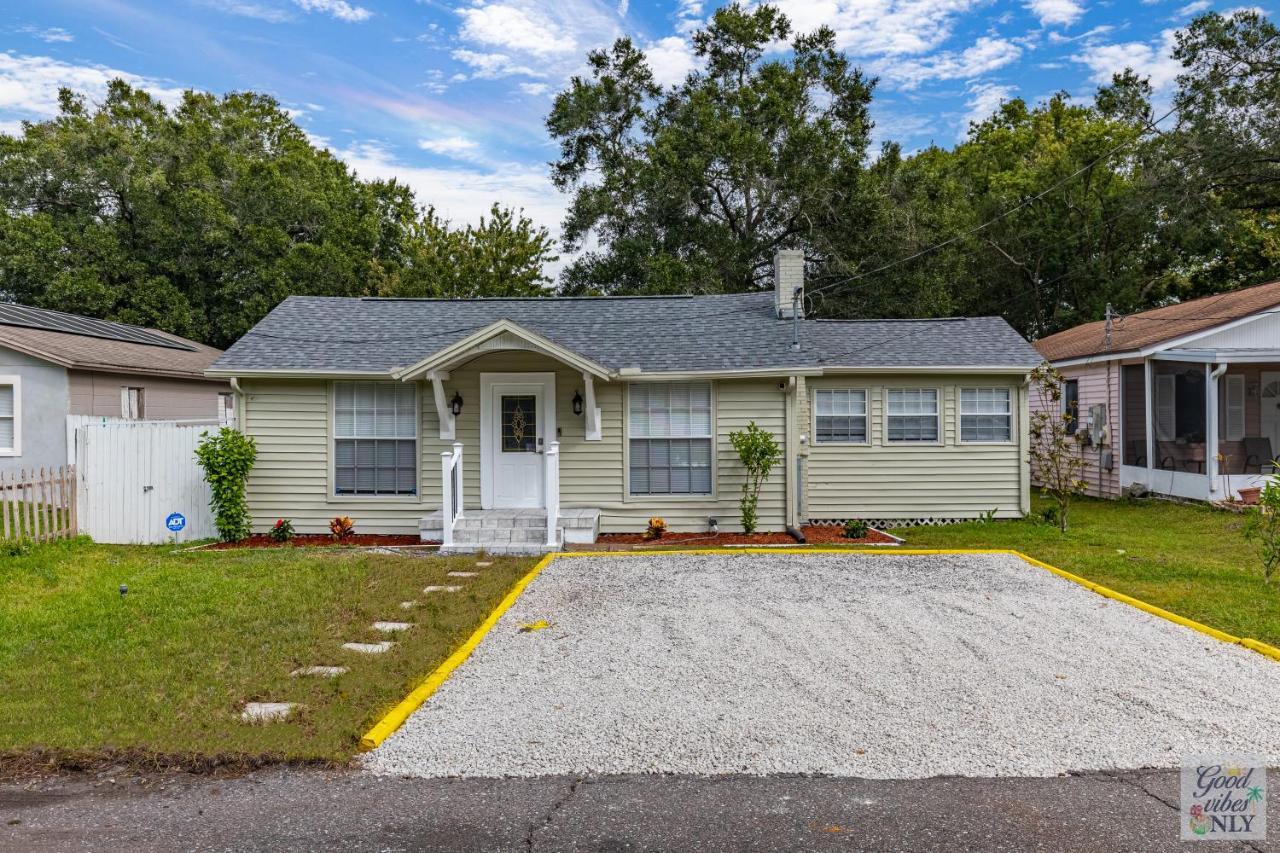 The Good Vibes Only Cottage Tampa Exterior photo